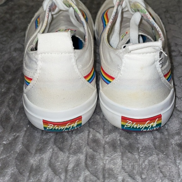 Blowfish sz 8 white w/rainbow - Picture 6 of 8